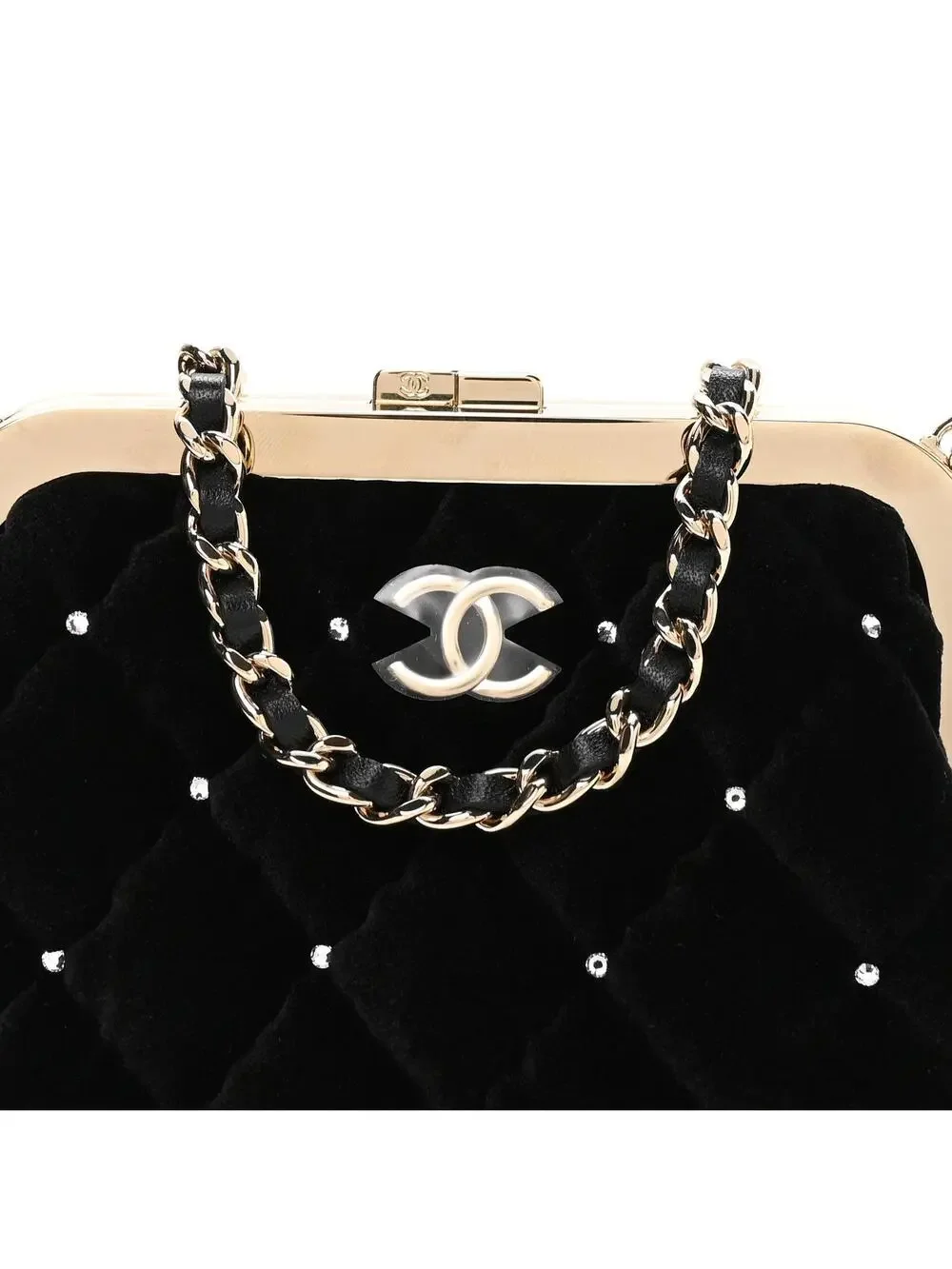 CHANEL indulge timeless
